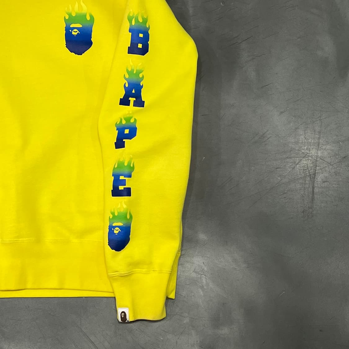  베이프 플레임 맨투맨 y15840 상품이미지4