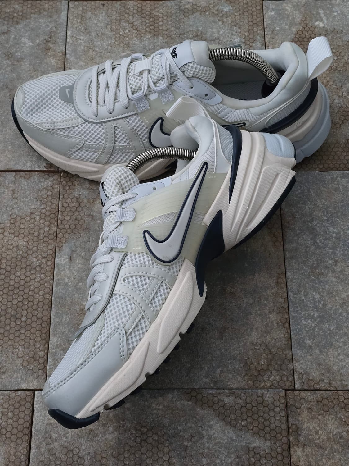 (250)나이키 v2k 런 플래티넘 틴트 상품이미지5