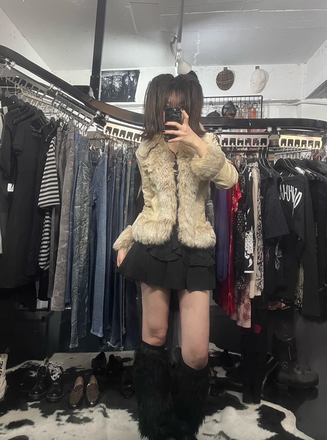 슬림핏 베이지 퍼 무스탕 상품이미지1