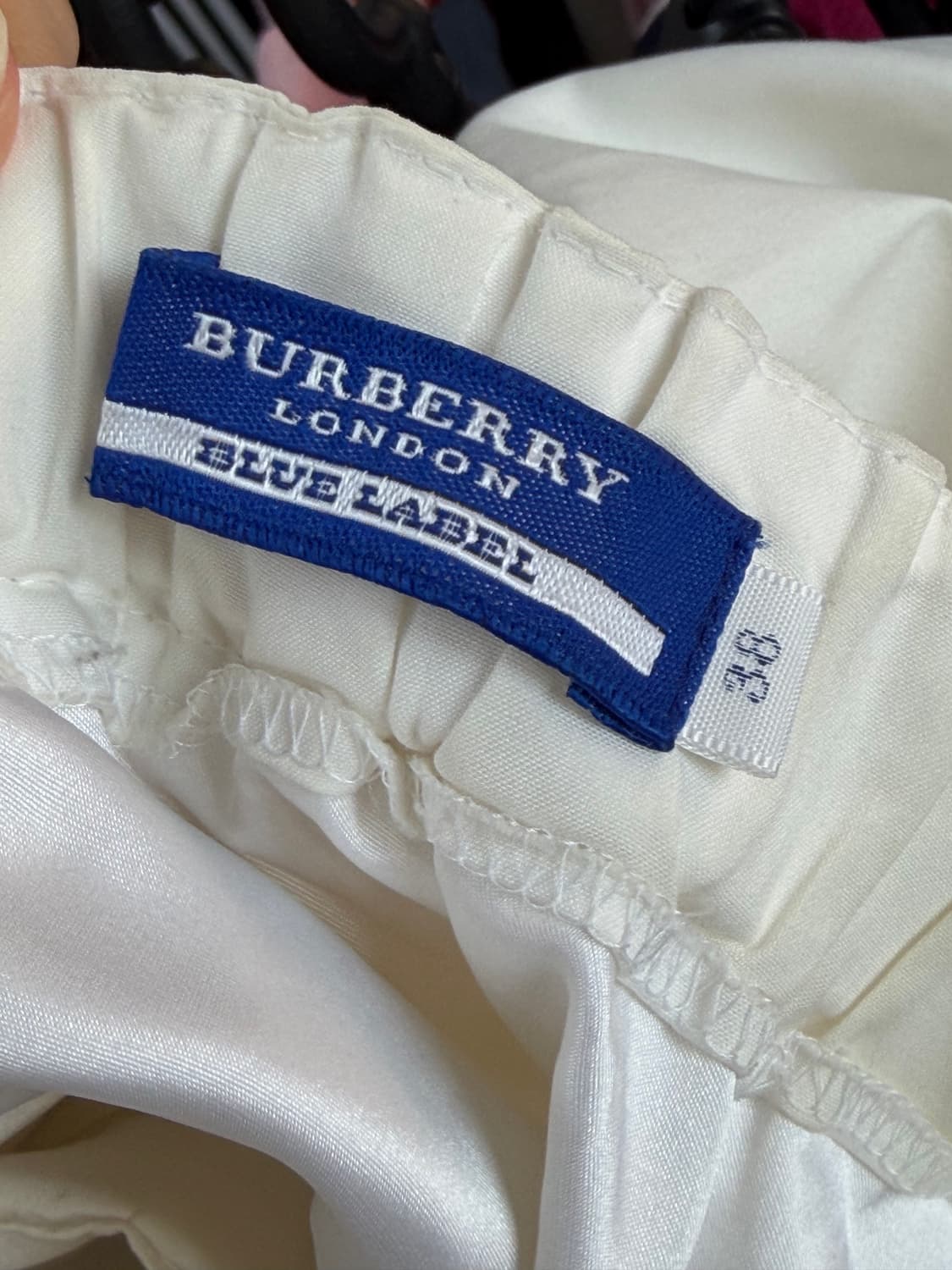 버버리 화이트 미디 스커트 상품이미지4