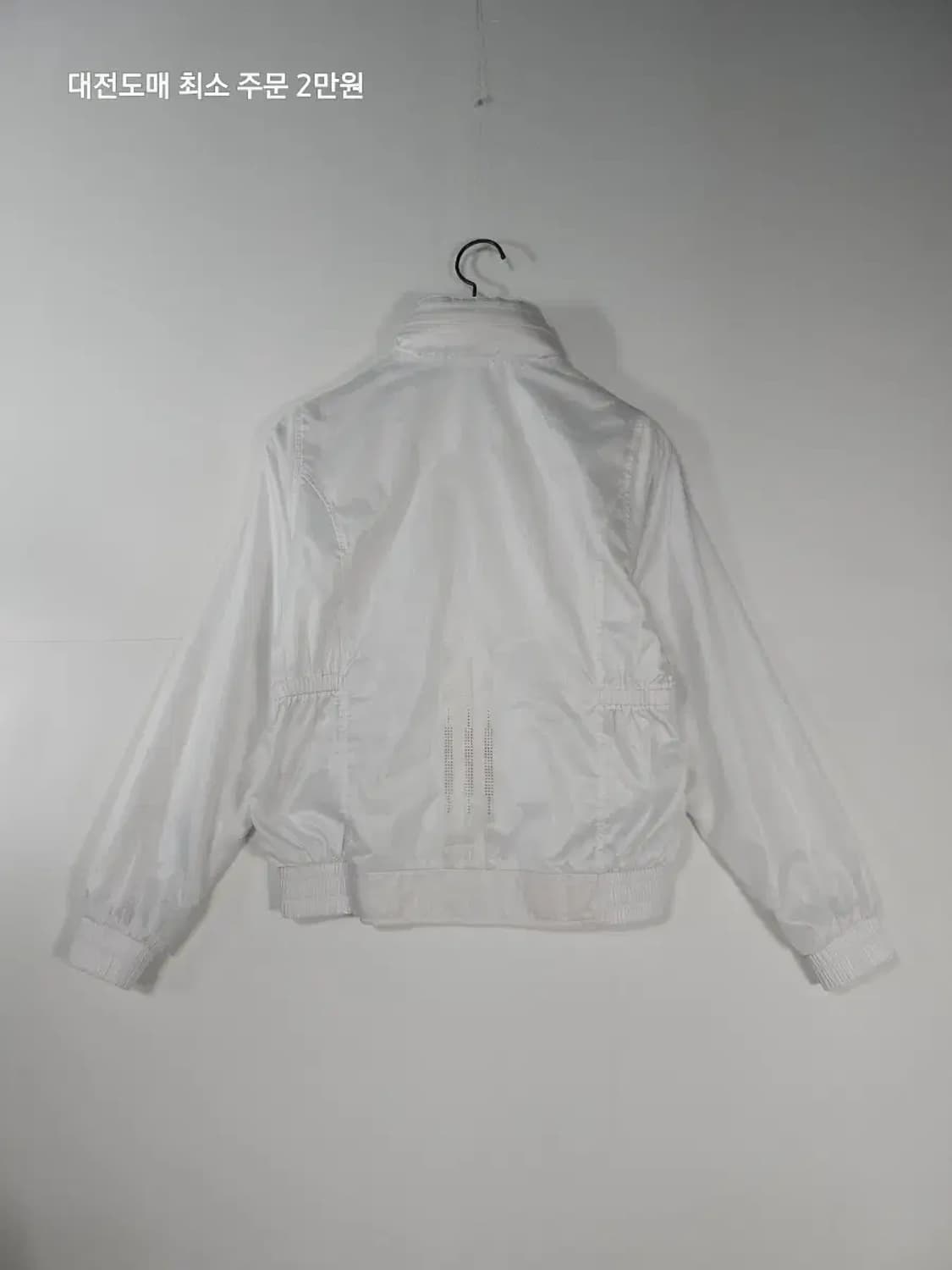 아디다스 여성 화이트 바람막이 자켓 상품이미지3