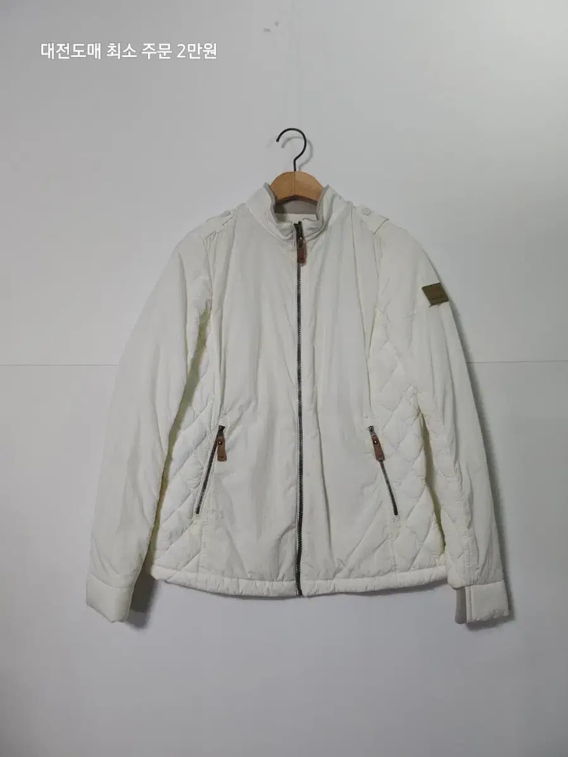 아이더 화이트 퀼팅 패딩 점퍼 상품이미지1