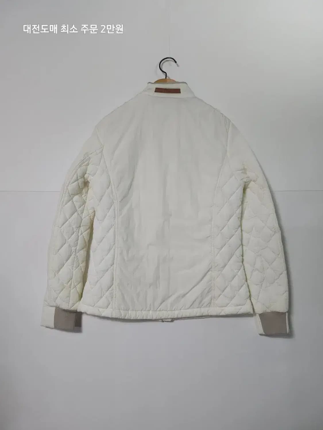 아이더 화이트 퀼팅 패딩 점퍼 상품이미지3