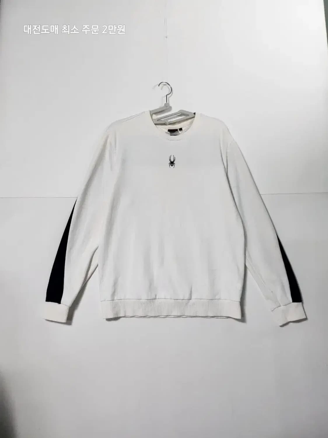 스파이더 화이트 맨투맨 블랙 라인 상품이미지1