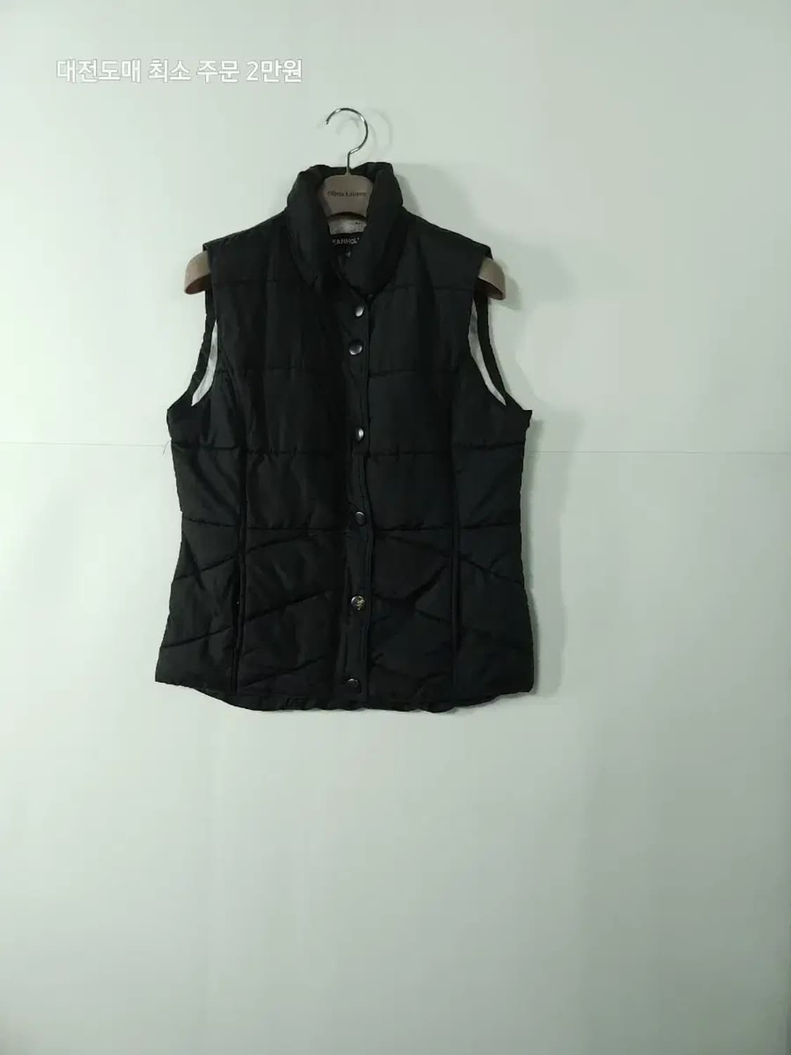 진홀릭 블랙 패딩 조끼 상품이미지1