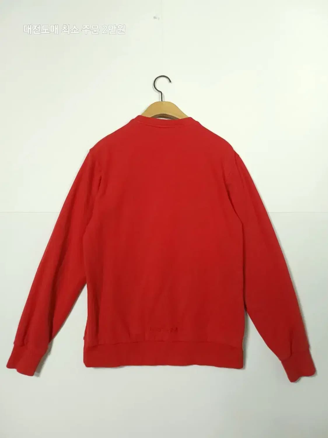 휠라 빨간색 로고 맨투맨 티셔츠 상품이미지2