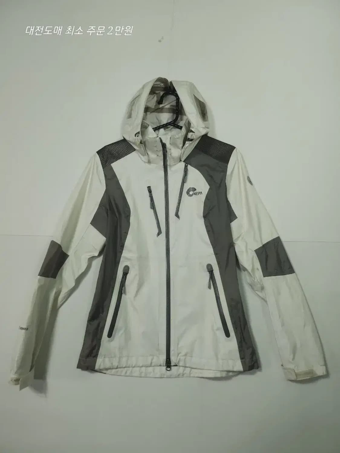 네파 바람막이 자켓 아이보리 여성용 상품이미지1