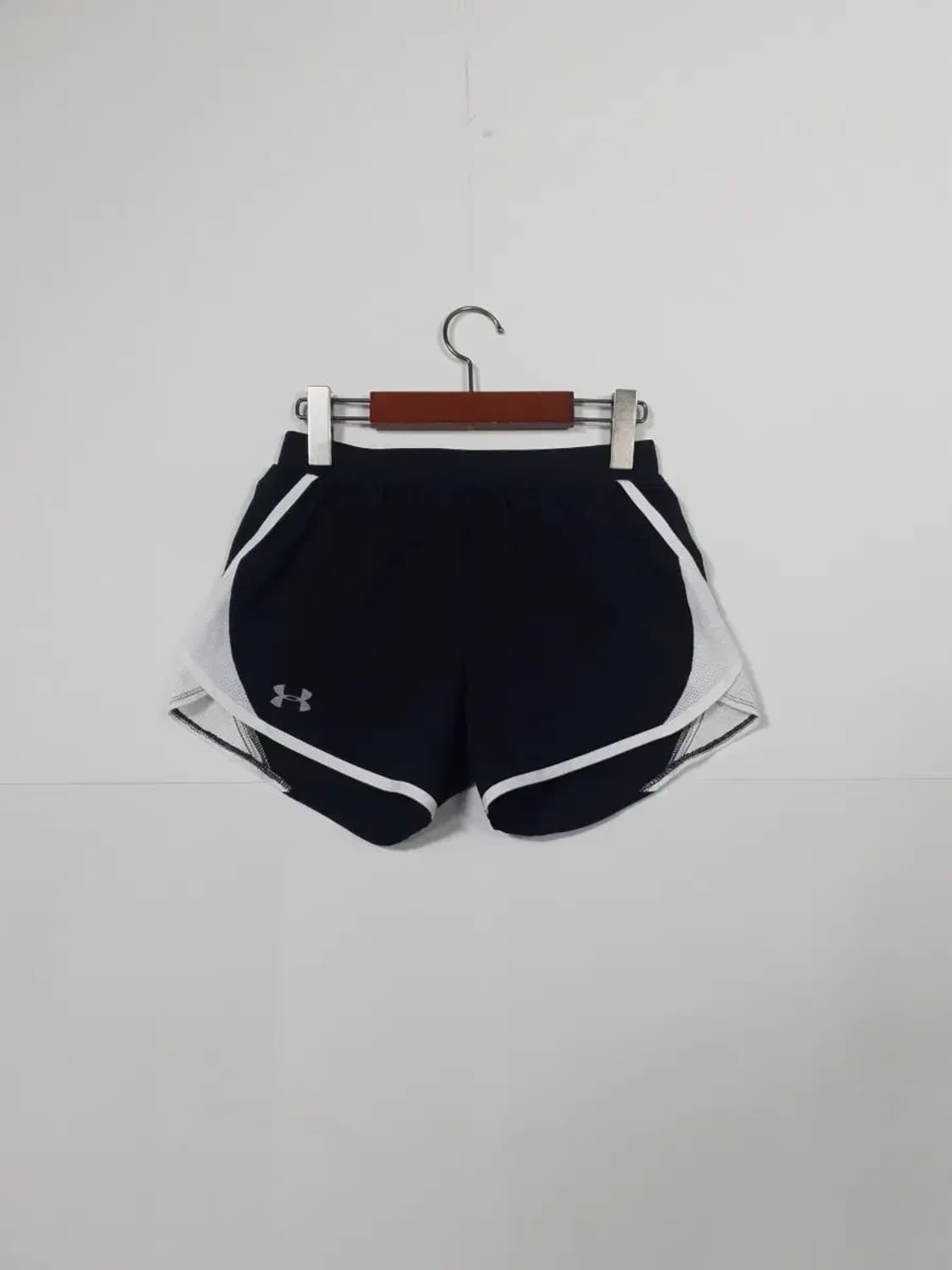 언더아머 검정색 여성 반바지 상품이미지1