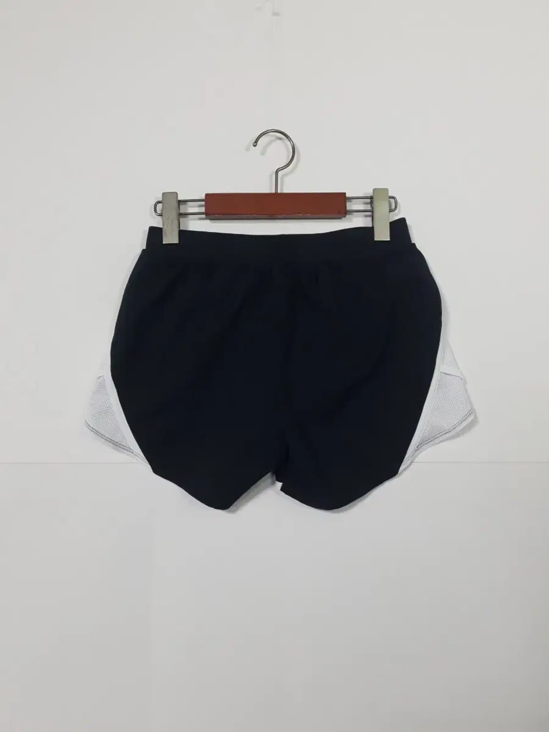 언더아머 검정색 여성 반바지 상품이미지2