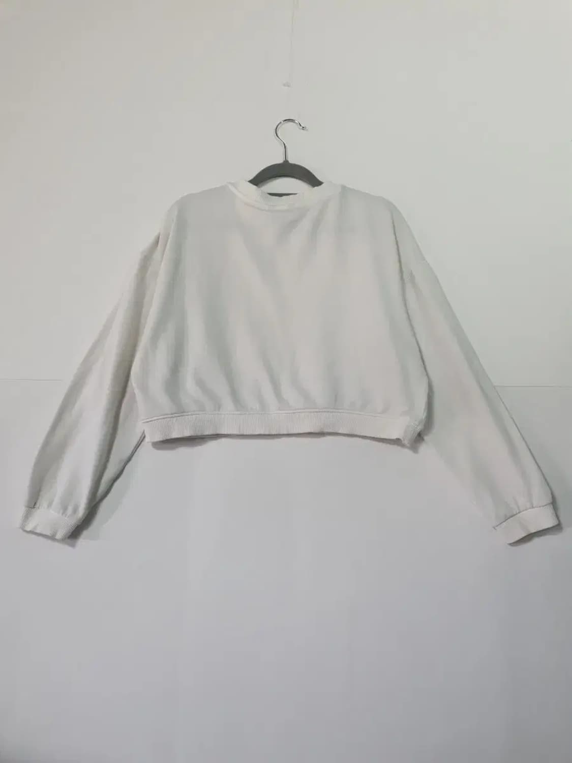 타미힐피거 화이트 크롭 맨투맨 상품이미지2