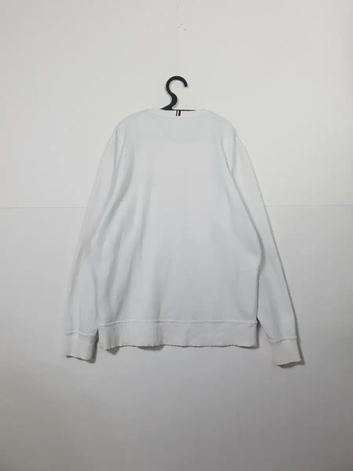 타미힐피거 화이트 맨투맨 티셔츠 상품이미지2