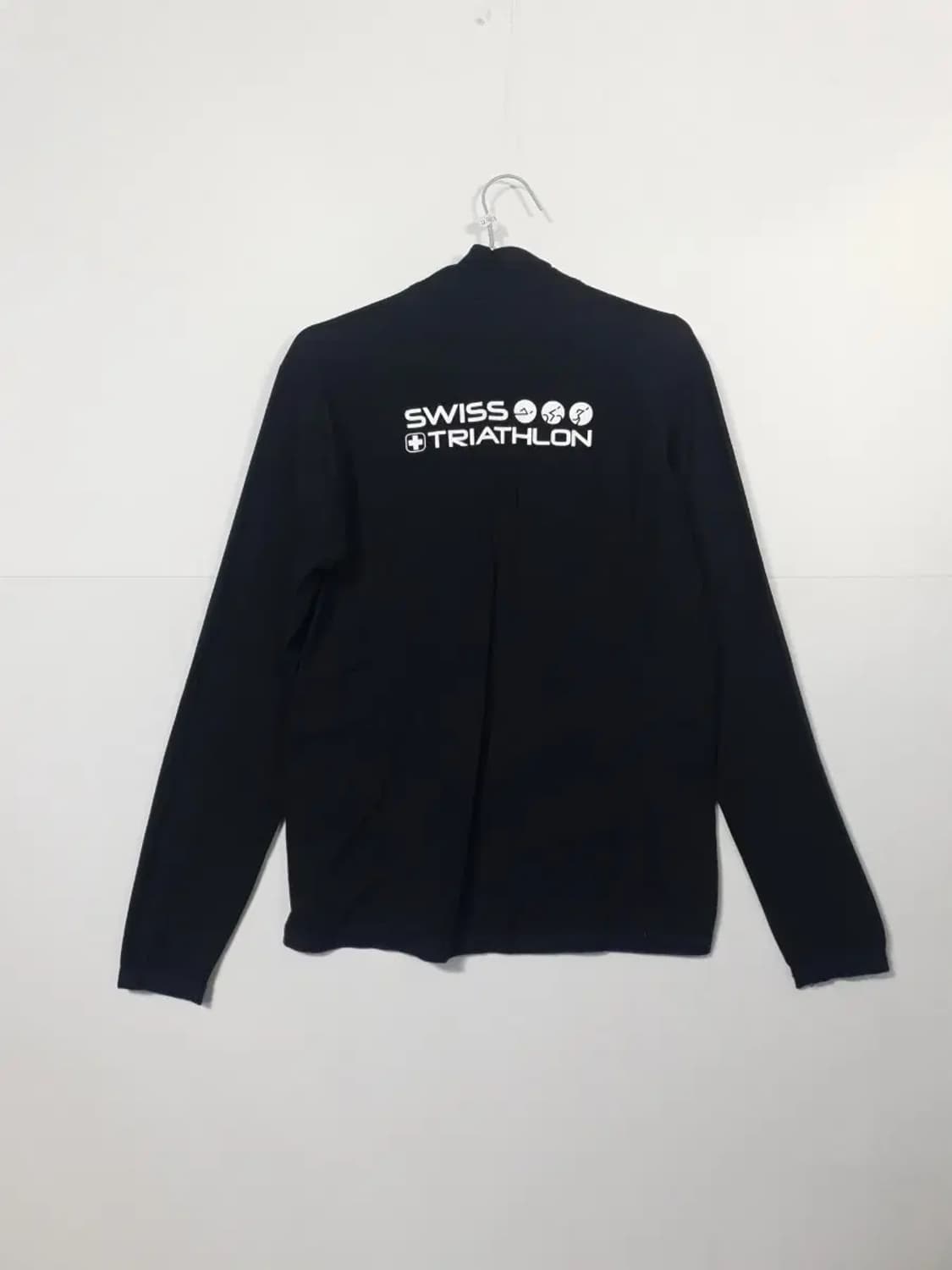 데상트 스위스 트라이애슬론 블랙 자켓 상품이미지2