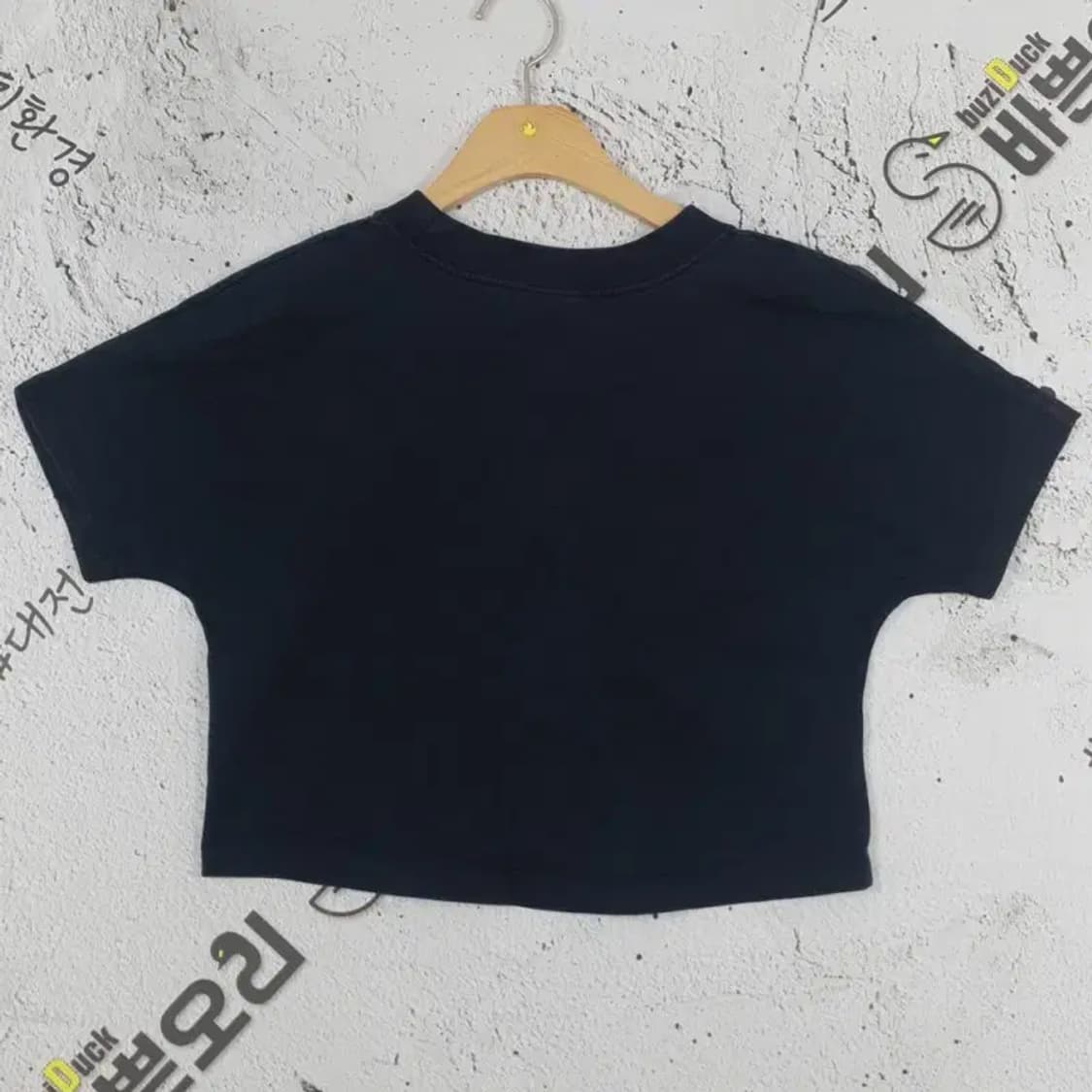 나이키 NIKE 여성 스우시 크롭 반팔 티 블랙 S 1000430 상품이미지2