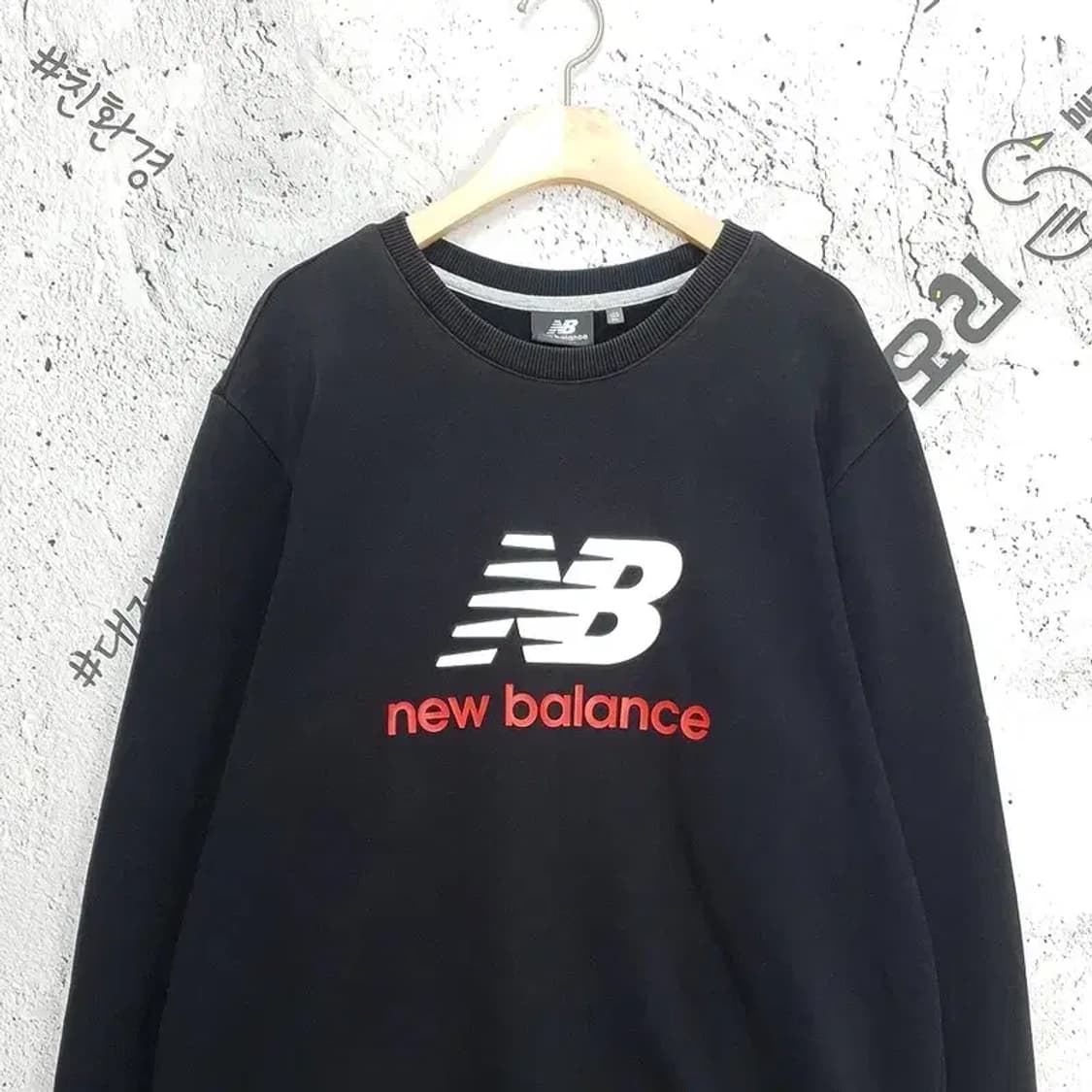 뉴발란스 NEW BALANCE 빅로고 맨투맨 블랙 2200070 상품이미지3