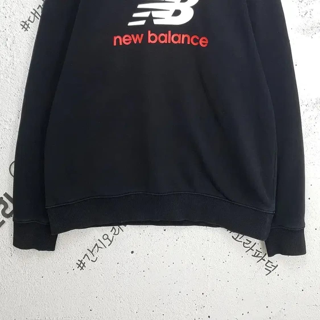 뉴발란스 NEW BALANCE 빅로고 맨투맨 블랙 2200070 상품이미지4
