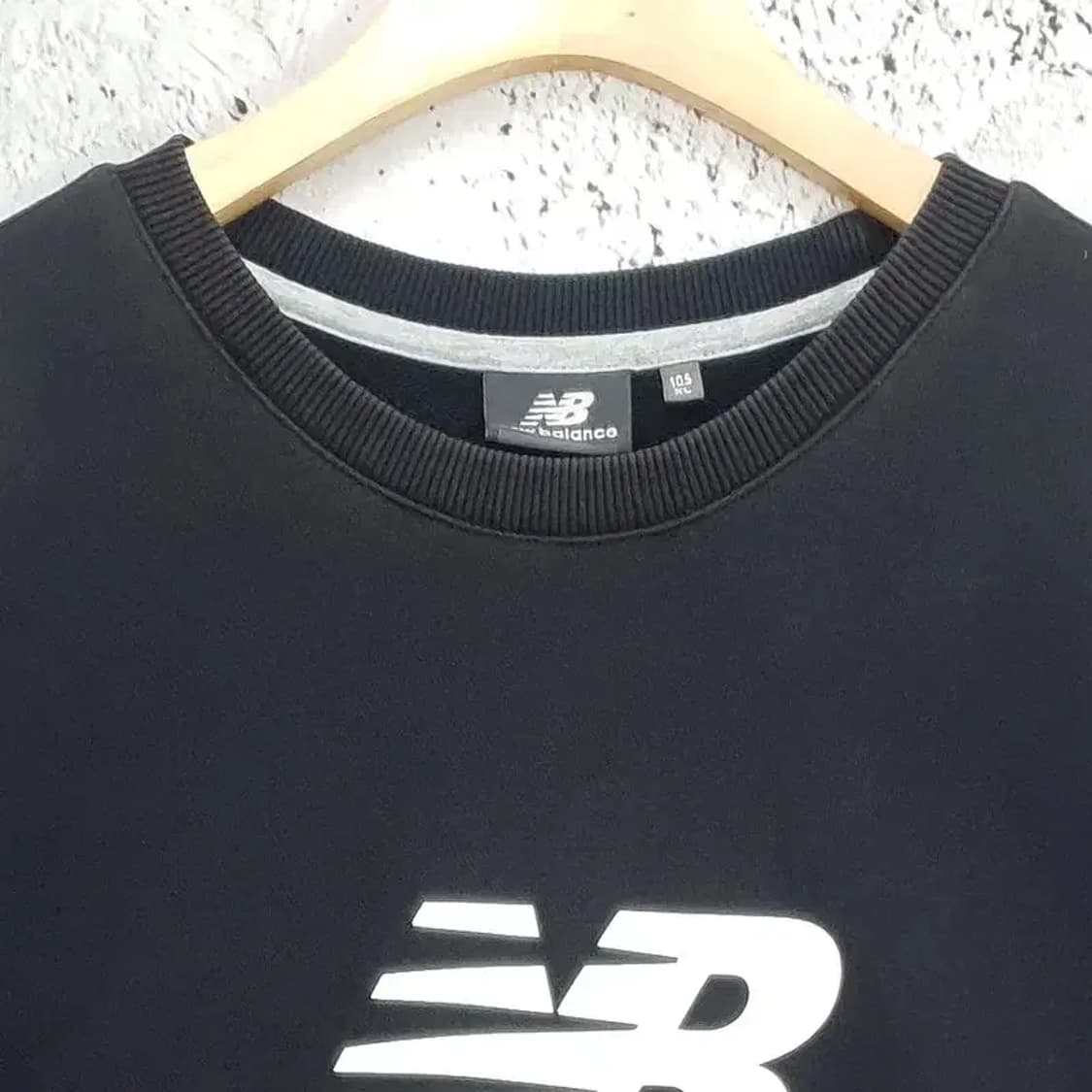 뉴발란스 NEW BALANCE 빅로고 맨투맨 블랙 2200070 상품이미지5