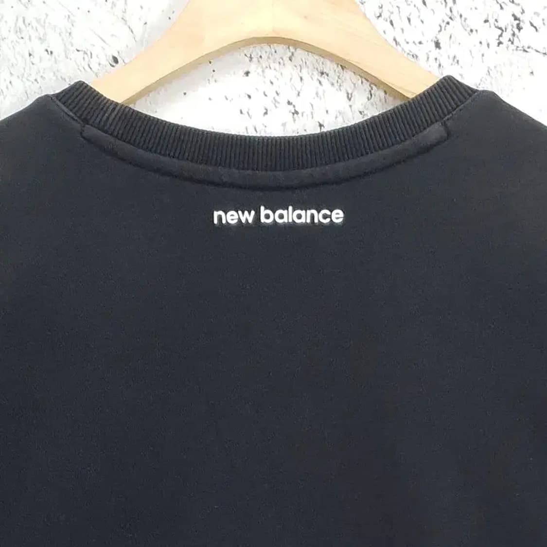 뉴발란스 NEW BALANCE 빅로고 맨투맨 블랙 2200070 상품이미지8