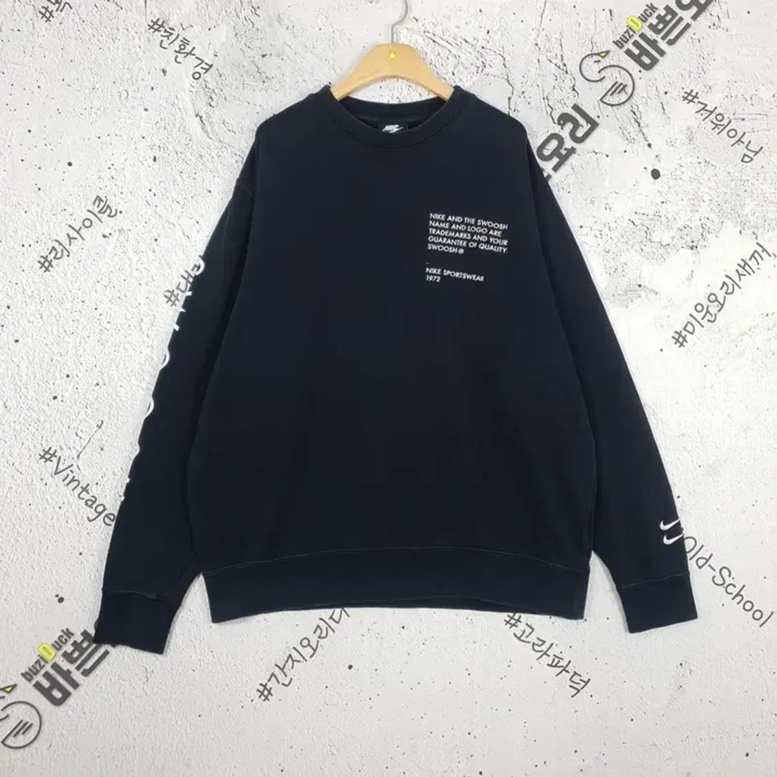 나이키 NIKE 스우시 스웻셔츠 맨투맨 블랙 2200157 상품이미지1