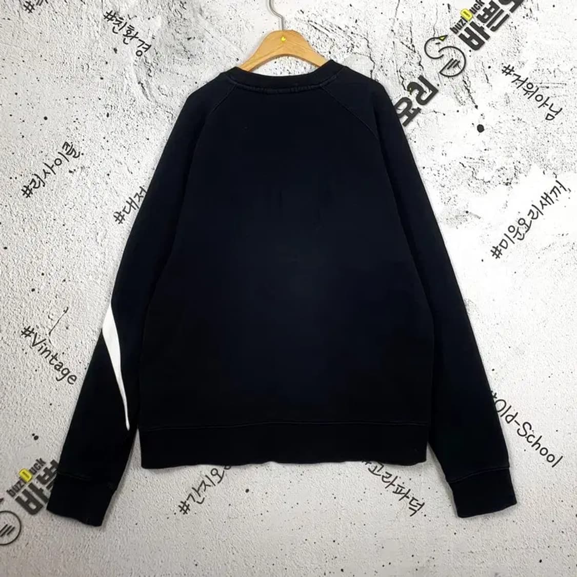 나이키 NIKE 화이트 빅 스우시 스웻 맨투맨 블랙 2200195 상품이미지1