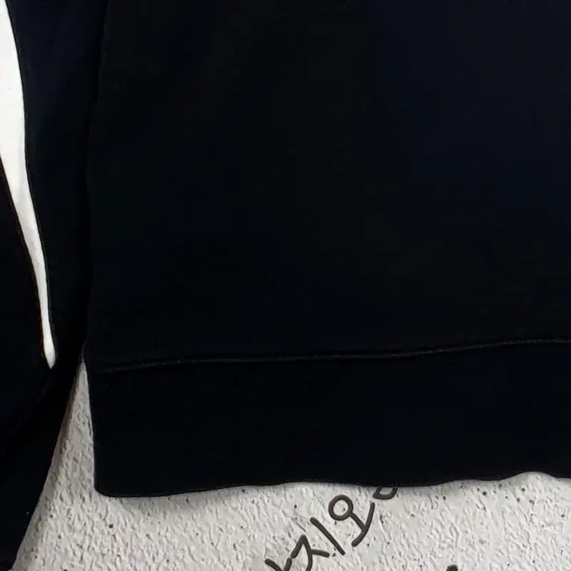 나이키 NIKE 화이트 빅 스우시 스웻 맨투맨 블랙 2200195 상품이미지5