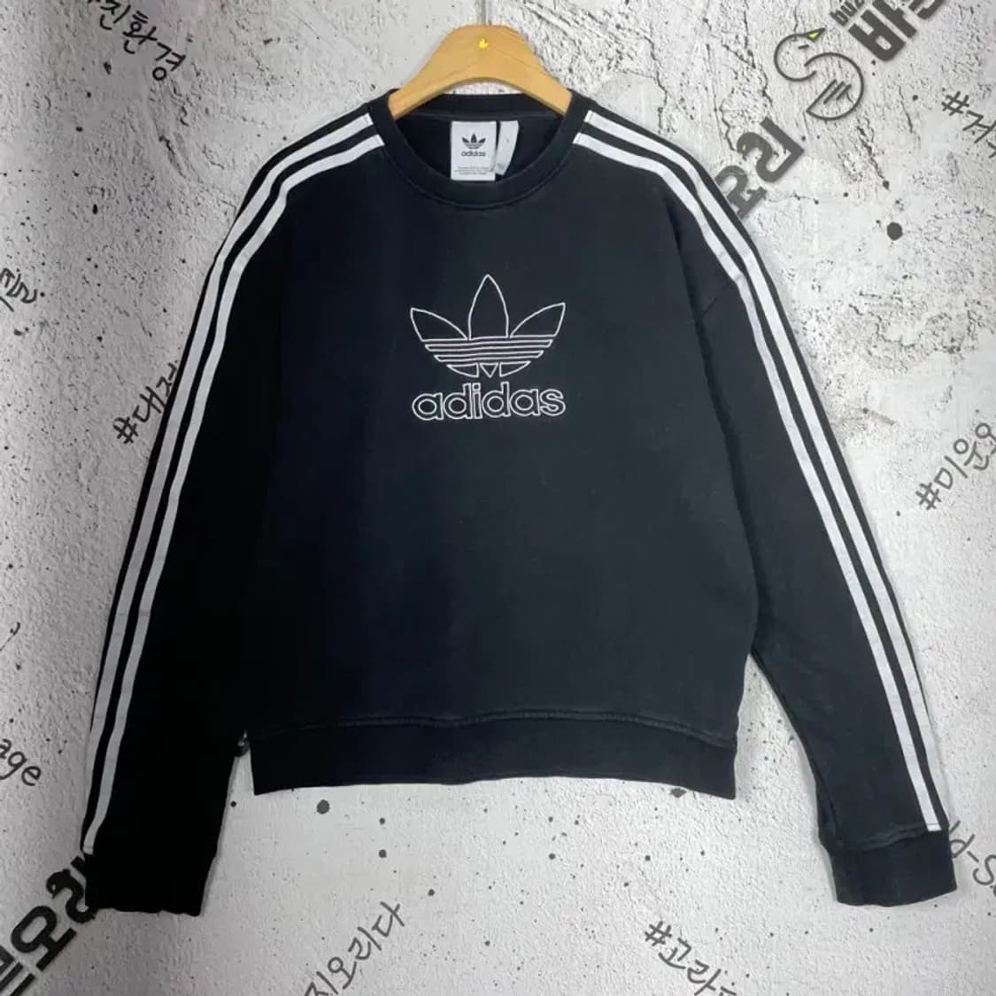 아디다스 ADIDAS 아웃라인 크롭 맨투맨 블랙 S 2200217 상품이미지1