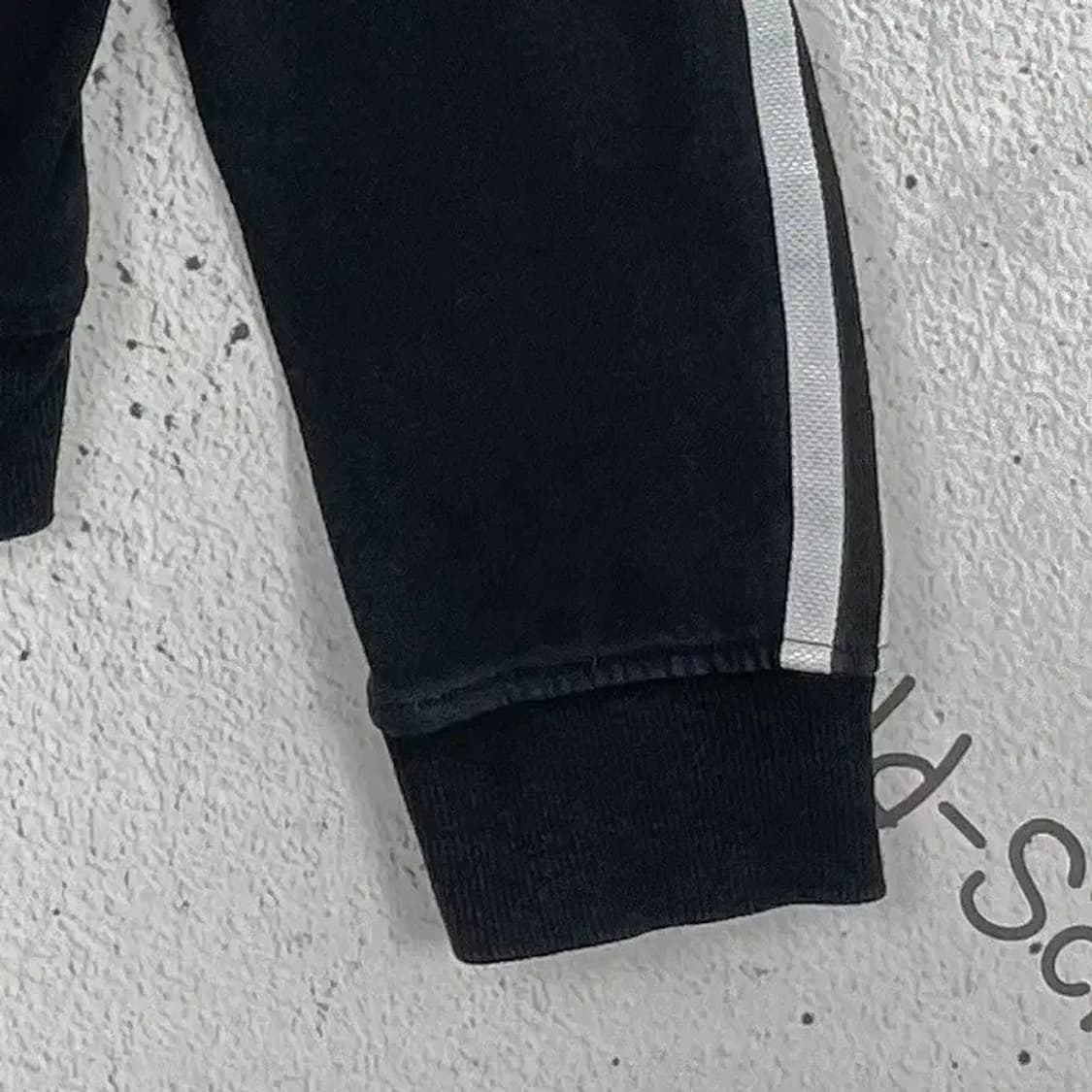아디다스 ADIDAS 아웃라인 크롭 맨투맨 블랙 S 2200217 상품이미지7