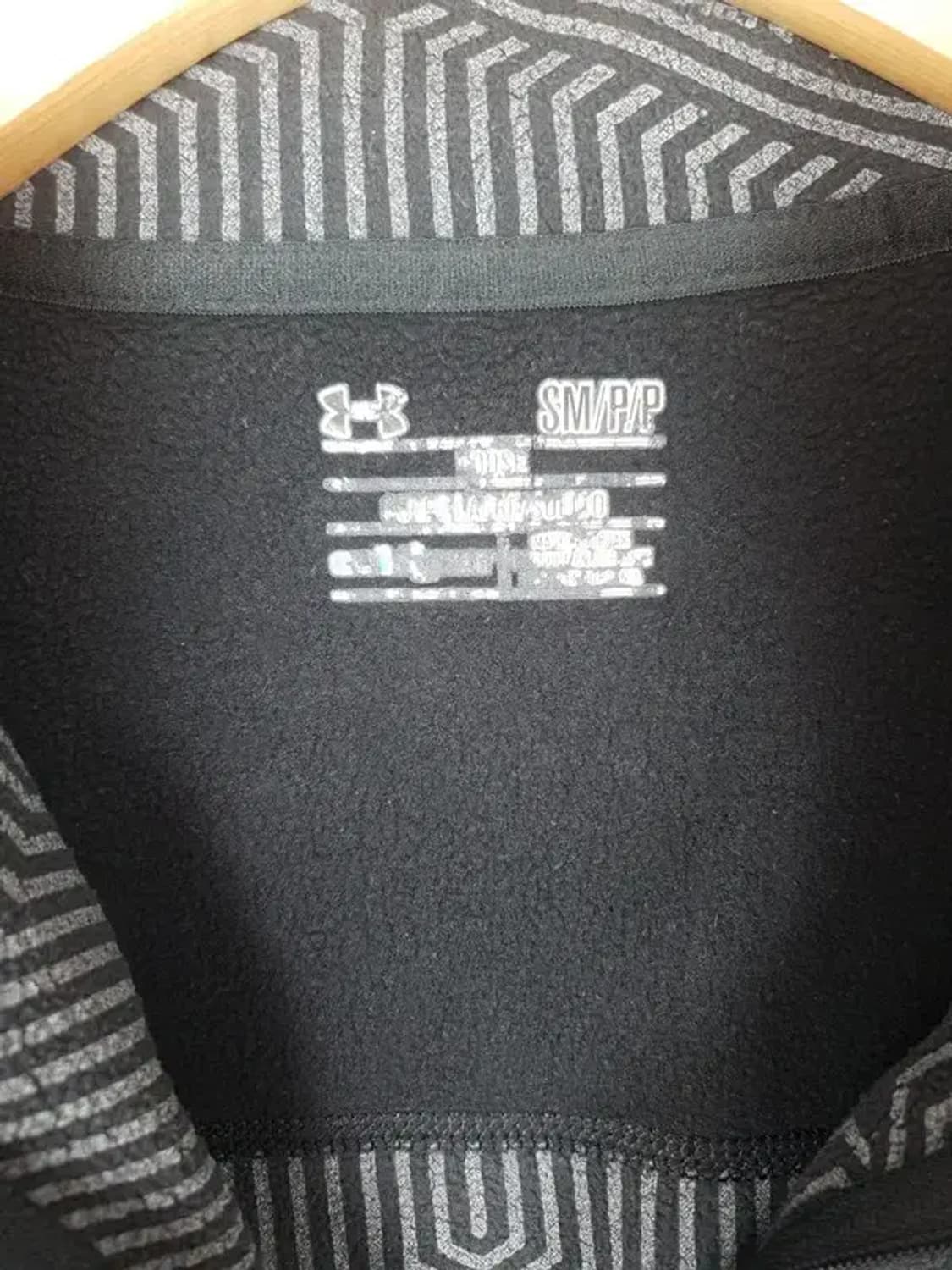 언더아머 UNDER ARMOUR 약기모 긴팔 티 블랙 2100034 상품이미지3