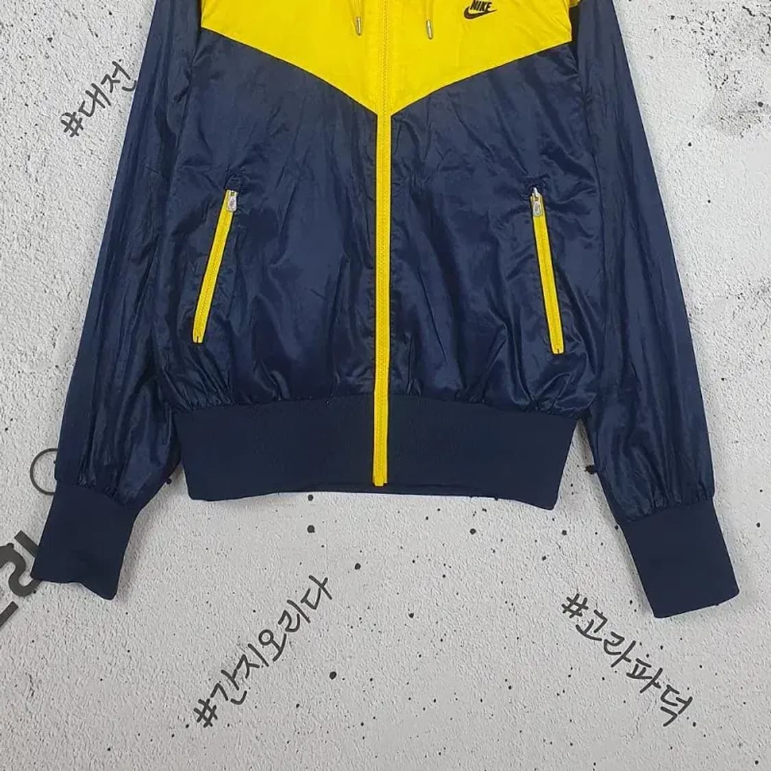 나이키 NIKE 자수 로고 경량 바람막이 자켓 옐로우 3800096 상품이미지4