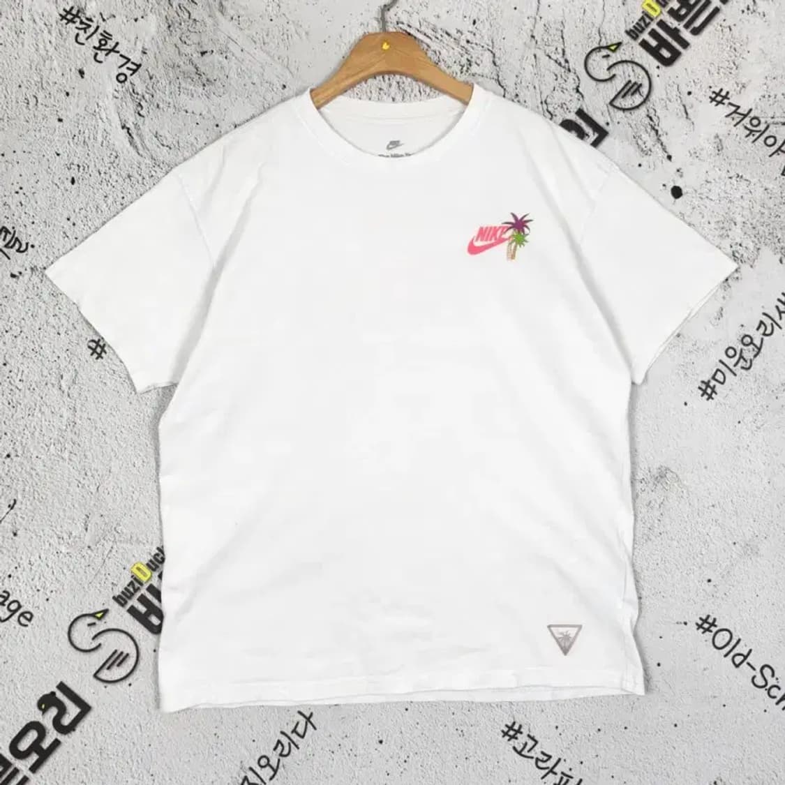 나이키 NIKE 비치파티 반팔 티 화이트 L 1000454 상품이미지1