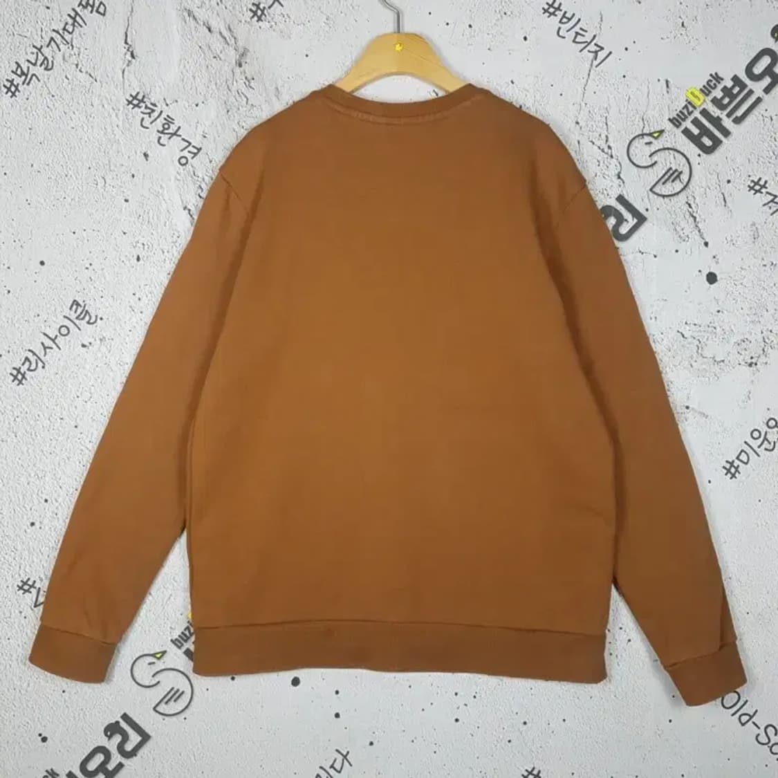 게스 GUESS 스웨트 맨투맨 브라운 XL(105) 2200228 상품이미지2