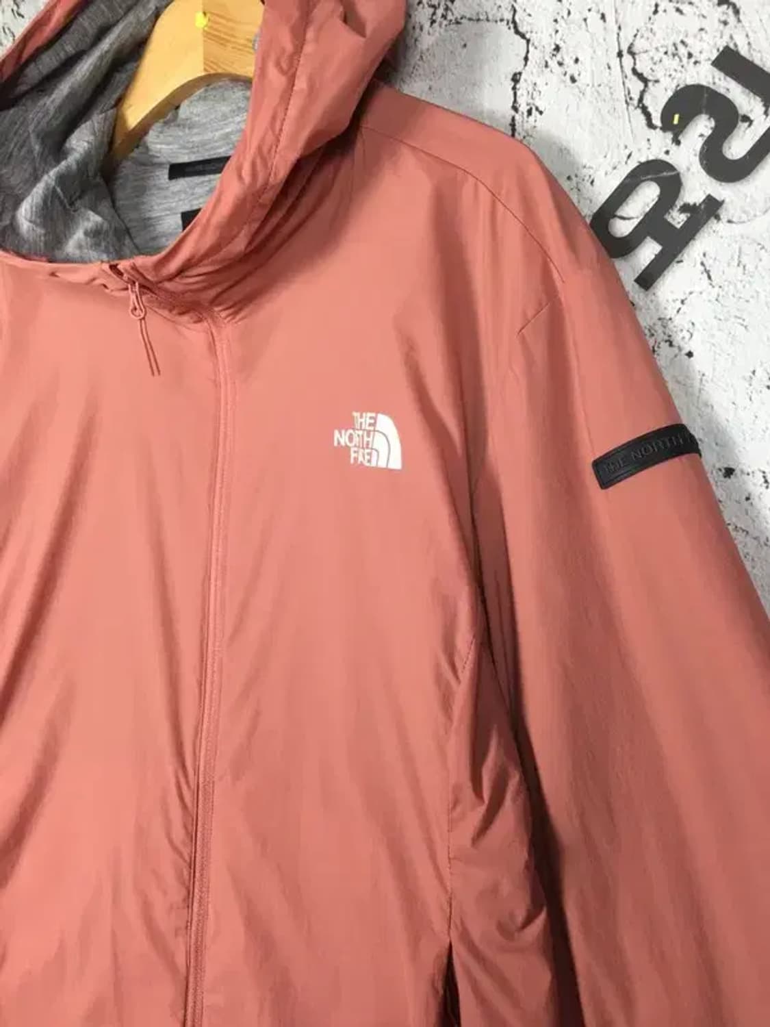 노스페이스 익스플로링 여성 후드 바람막이 코랄 L/95 3800170 상품이미지3