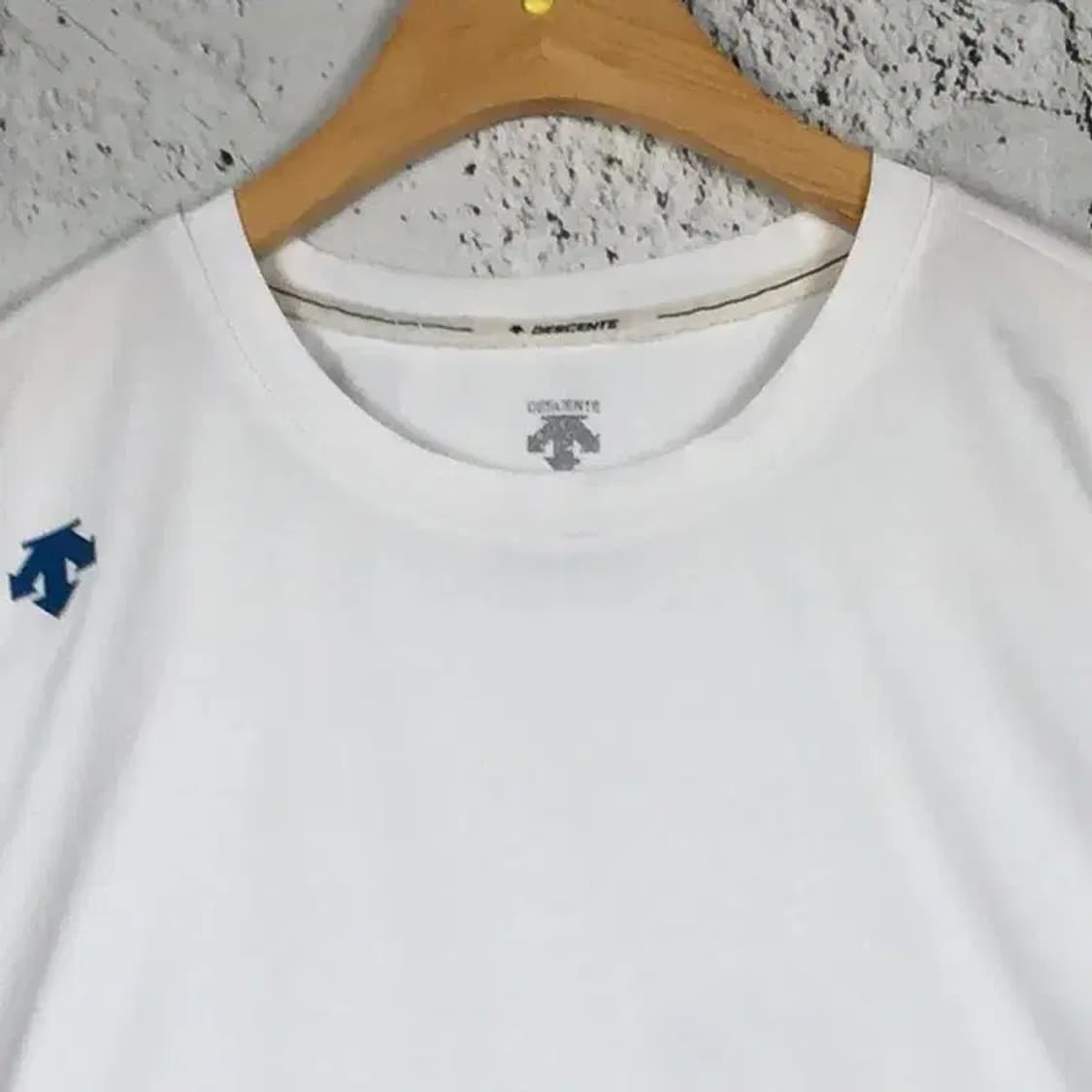 데상트 DESCENTE 기능성 반팔 티 화이트 115 1000477 상품이미지3
