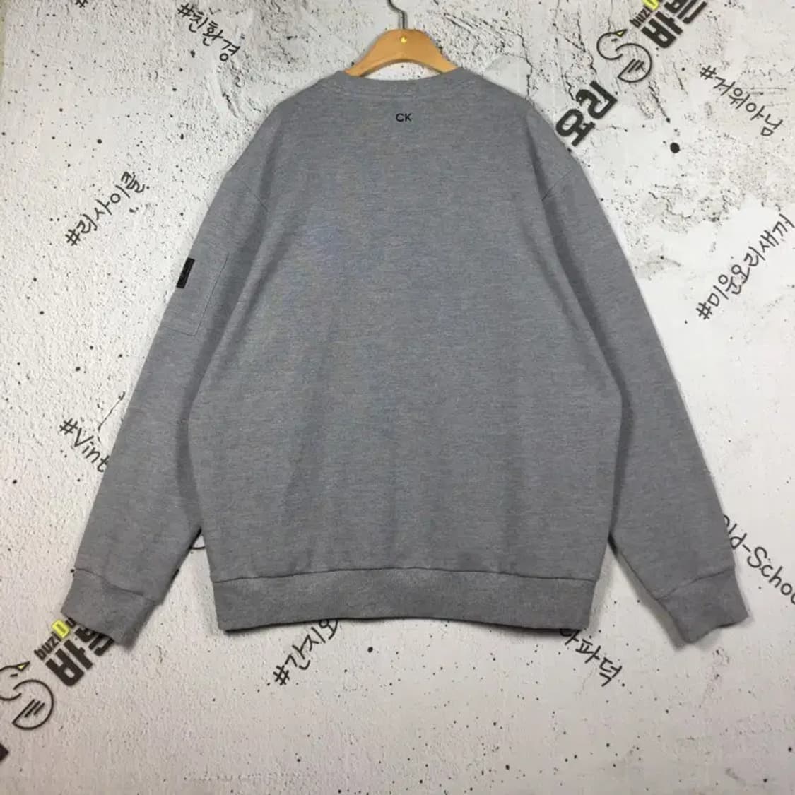 캘빈클라인 CK 자수 퍼포먼스 맨투맨 그레이 XXL 2200233 상품이미지2