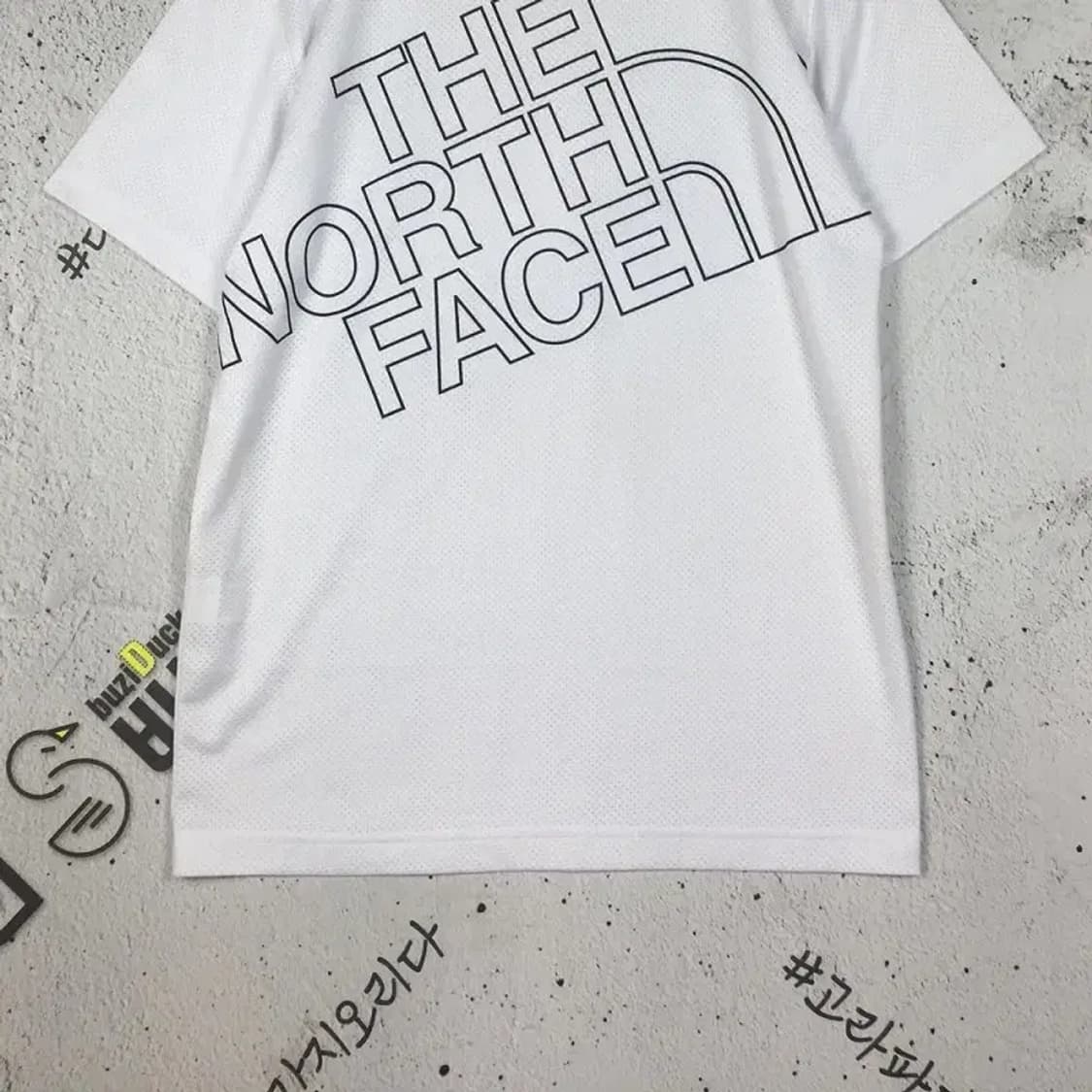 노스페이스 레귤러핏 여성 반팔 티 화이트 S/90 1000500 상품이미지7