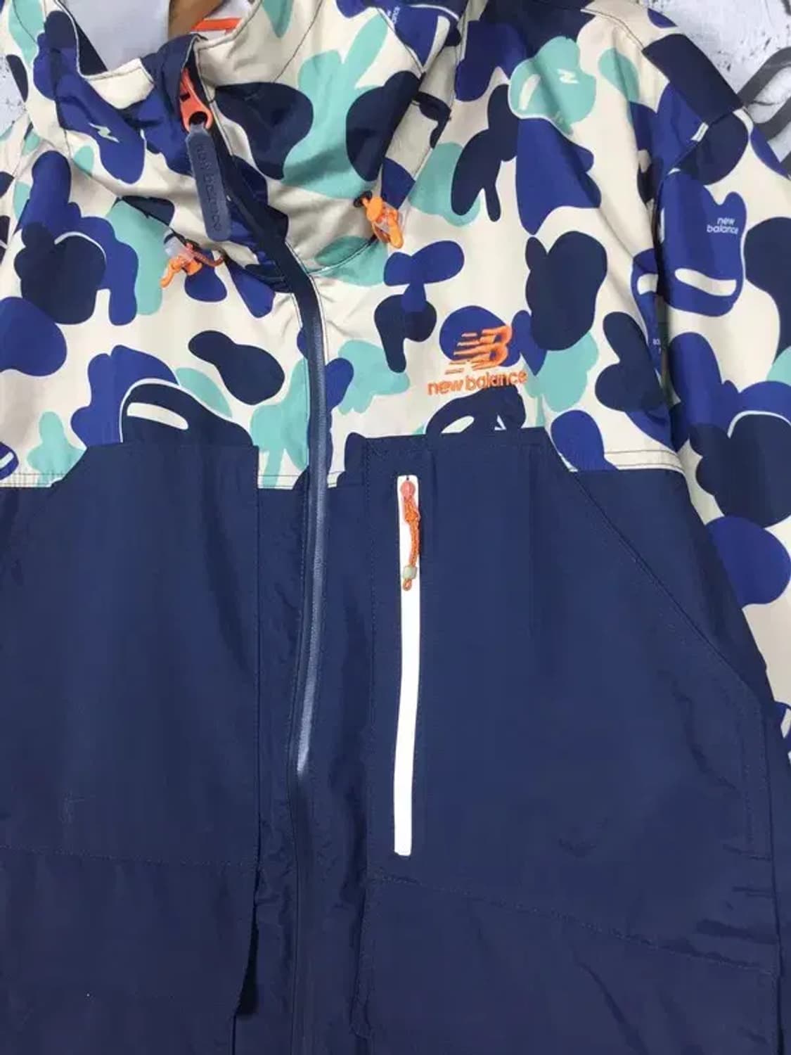 뉴발란스 NB 카모 패턴 바람막이 자켓 네이비 95(M) 3800192 상품이미지4