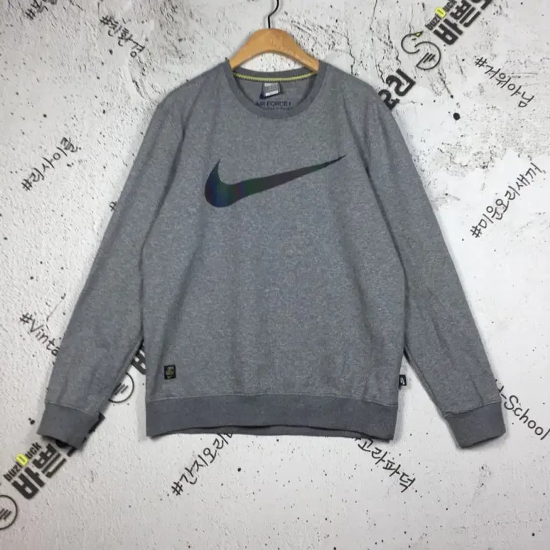 나이키 에어포스1 홀로그램 스우시 맨투맨 그레이 2XL 2200236 상품이미지1