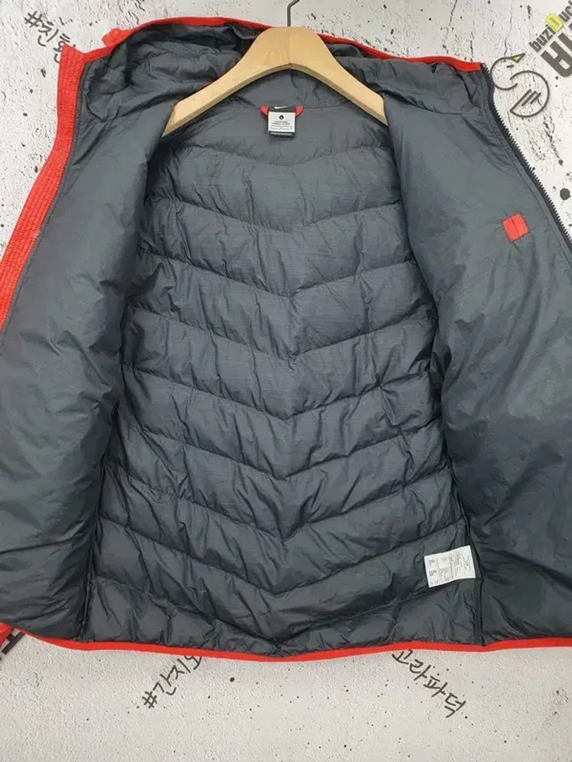 나이키 NIKE 블랙스우시 구스다운 패딩 레드 3400099 상품이미지3