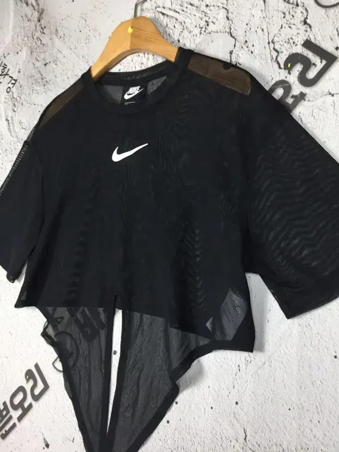 나이키 여성 스우시 메쉬 크롭탑 반팔 티 블랙 S 1000513 상품이미지4