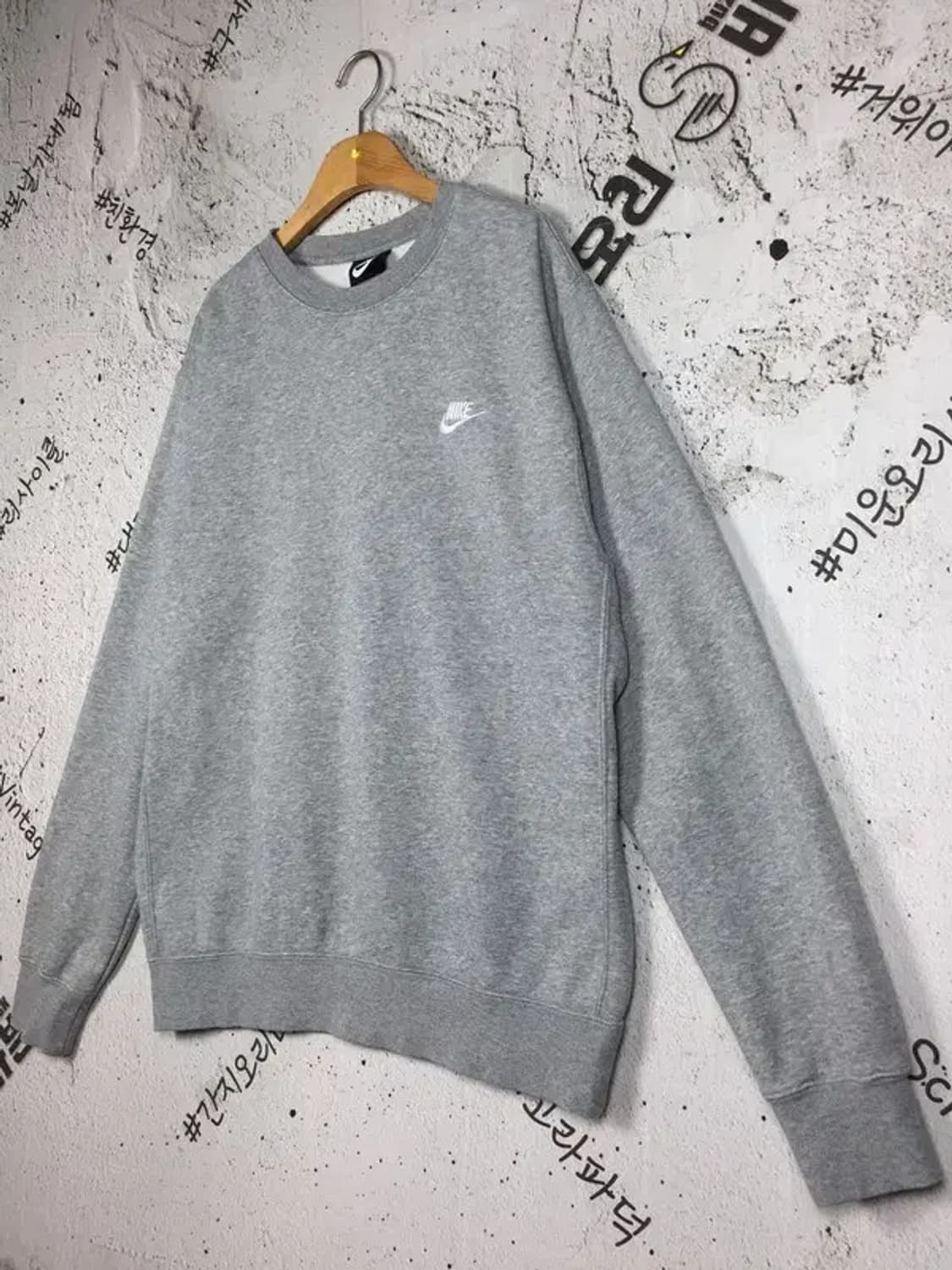 나이키 자수로고 스웻셔츠 맨투맨 라이트 그레이 M 2200245 상품이미지4