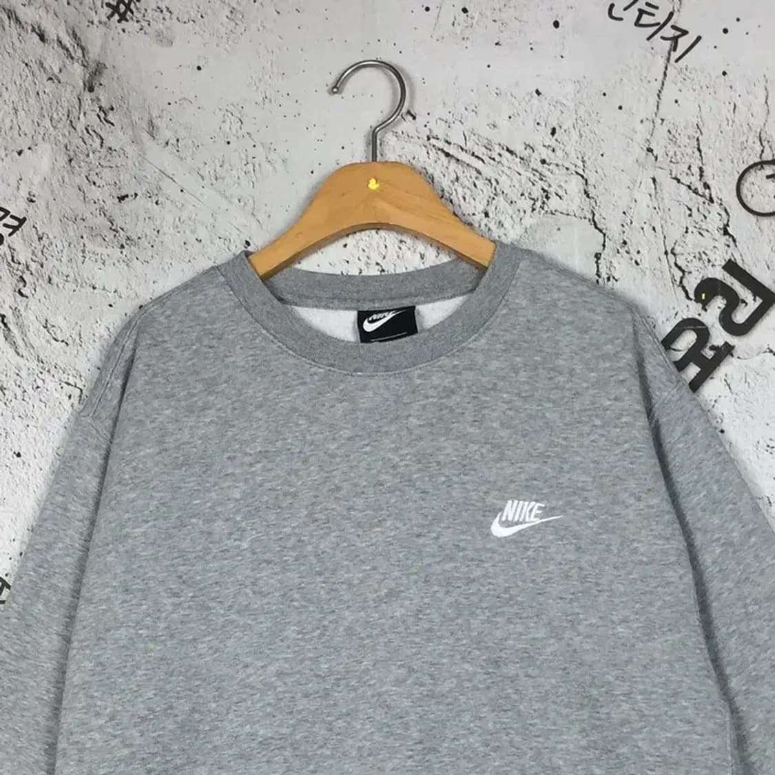 나이키 자수로고 스웻셔츠 맨투맨 라이트 그레이 M 2200245 상품이미지5