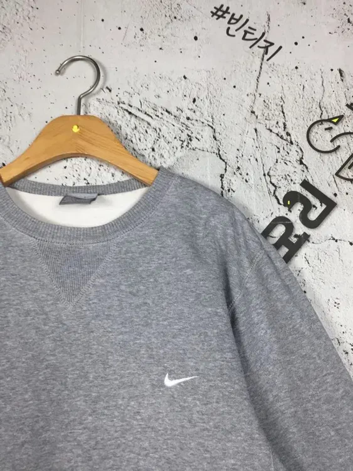 나이키 스우시 기모 맨투맨 라이트 그레이 S 2200249 상품이미지4