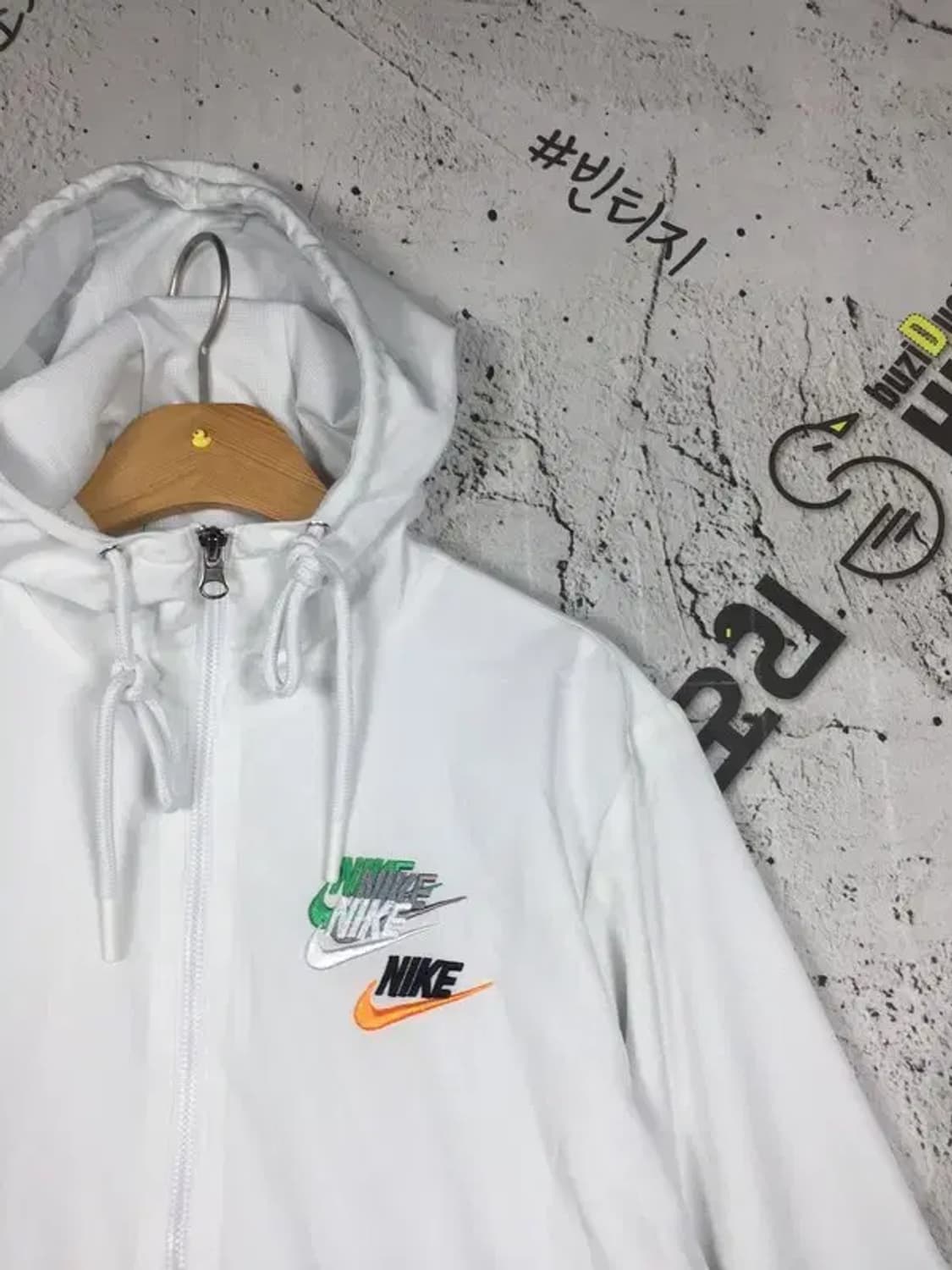 나이키 NSW 멀티스우시 바람막이 자켓 화이트 M 3800201 상품이미지4