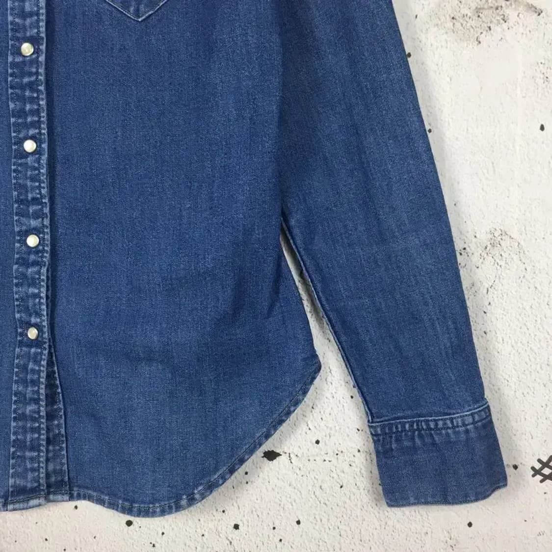 리바이스 여성 클래식 웨스턴 데님 셔츠 진청 XS 1100379 상품이미지6