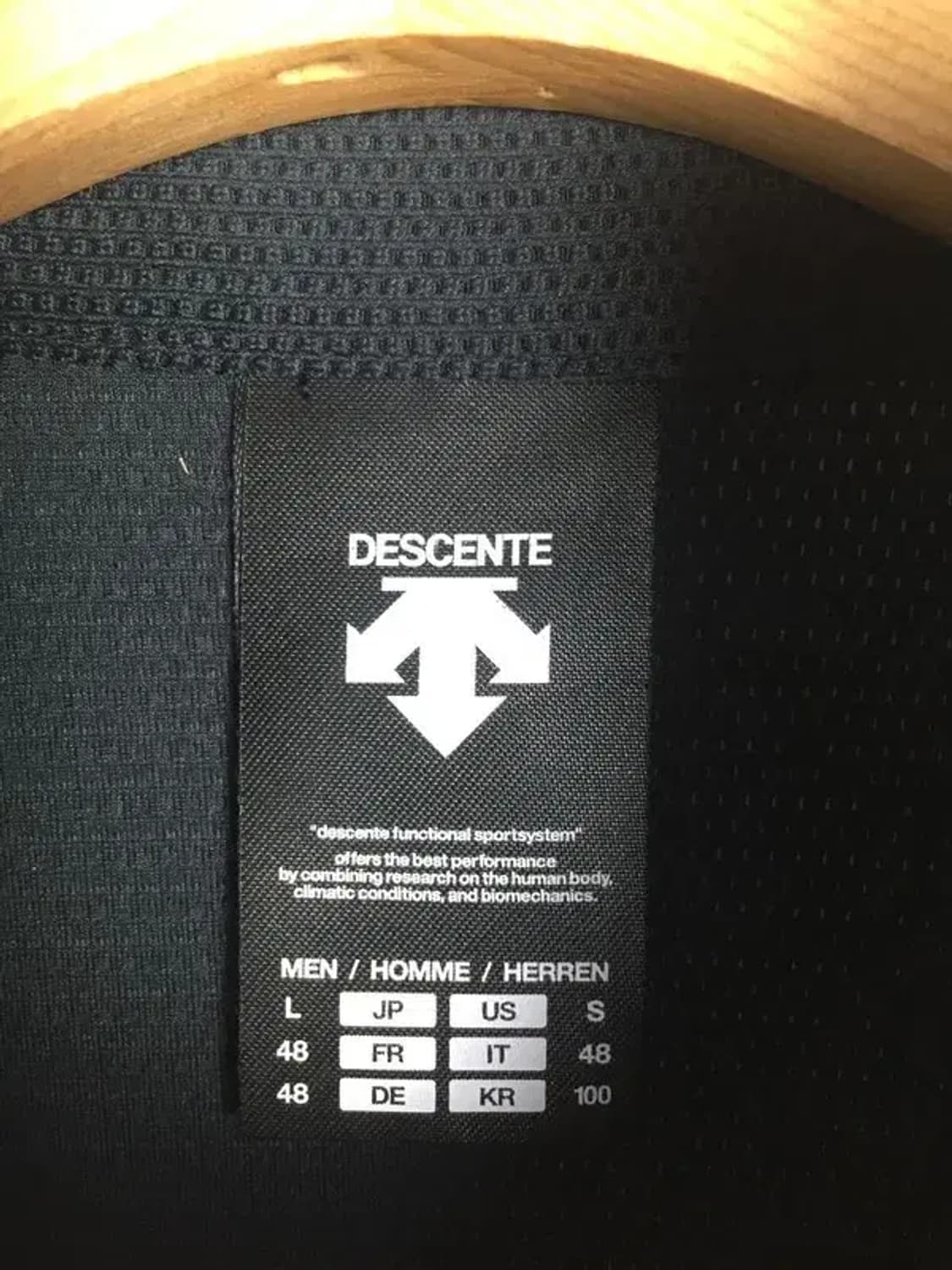 데상트 집업 바람막이 져지 블랙 L 3100264 상품이미지7