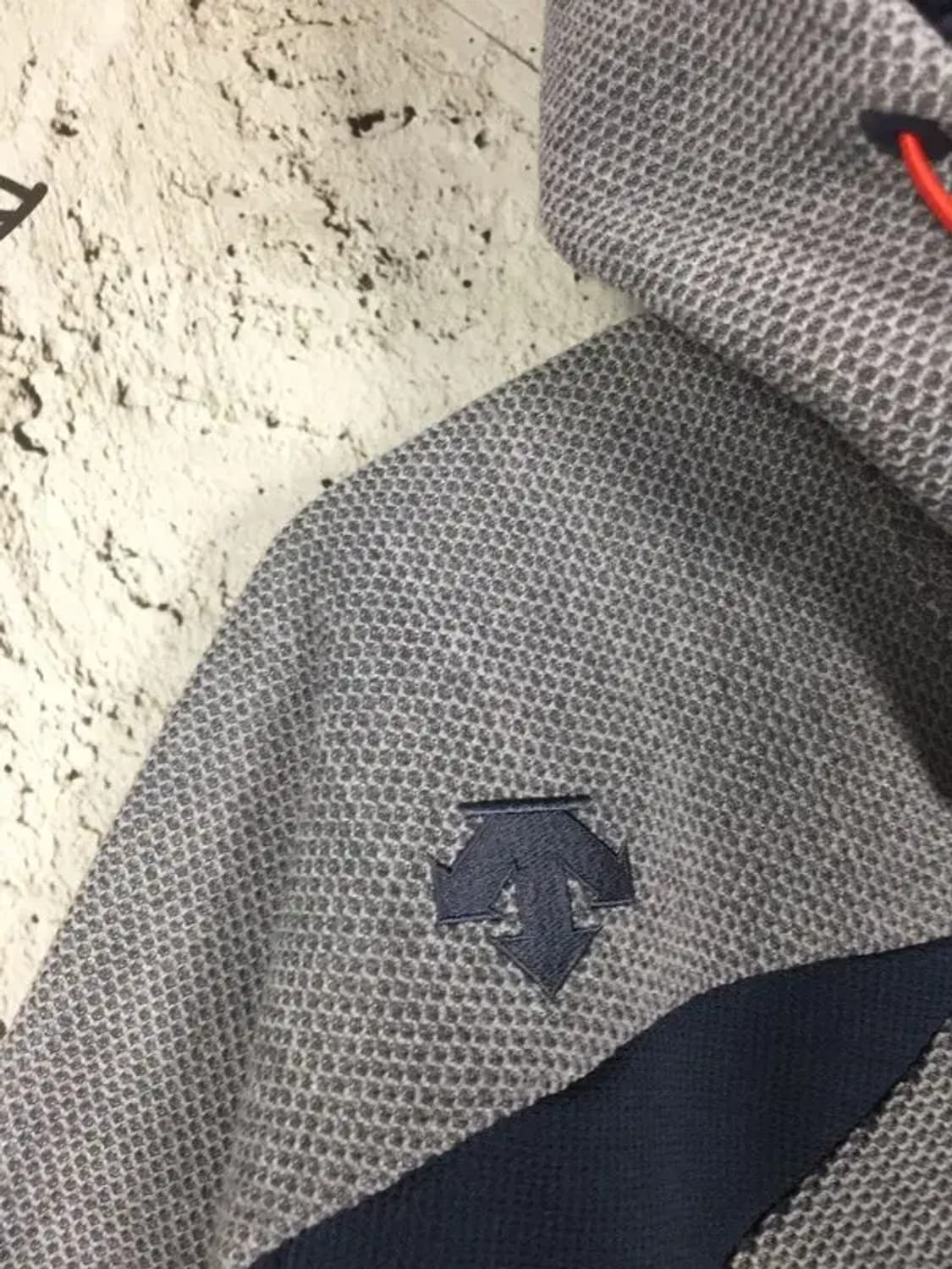 데상트 트레이닝 허니콤 플리스 탑 집업 그레이 M 3400191 상품이미지5