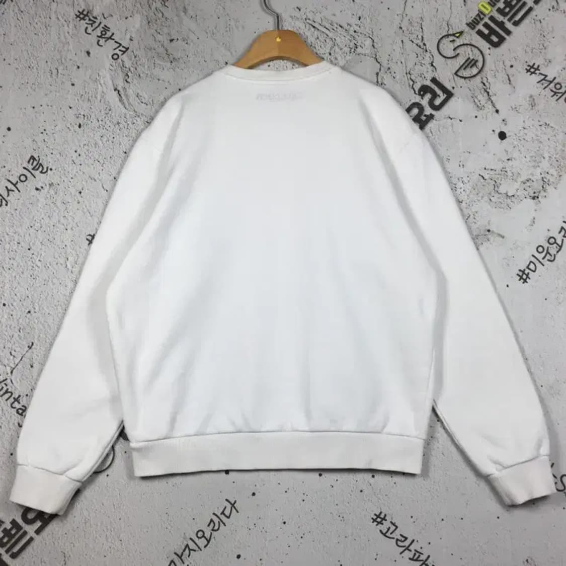 디스커버리 빅로고 기모 맨투맨 화이트 110 2200235 상품이미지2