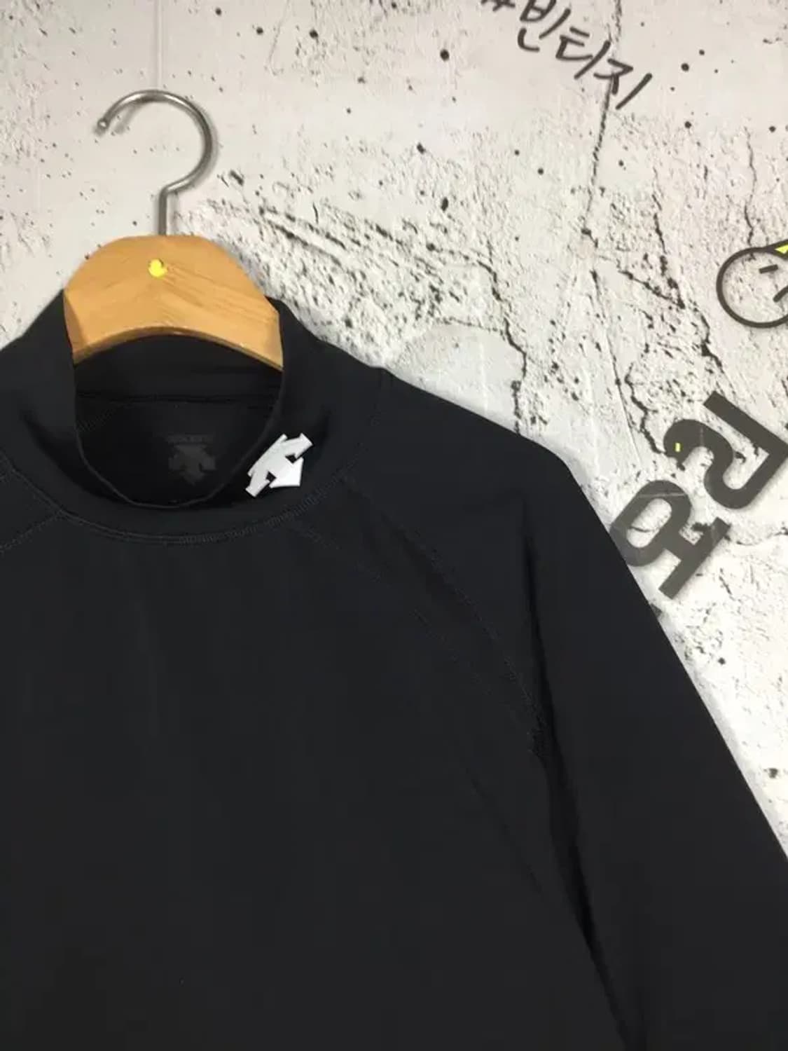 데상트 베이스볼 하프넥 나그람 언더 긴팔 티 블랙 110 2100178 상품이미지4