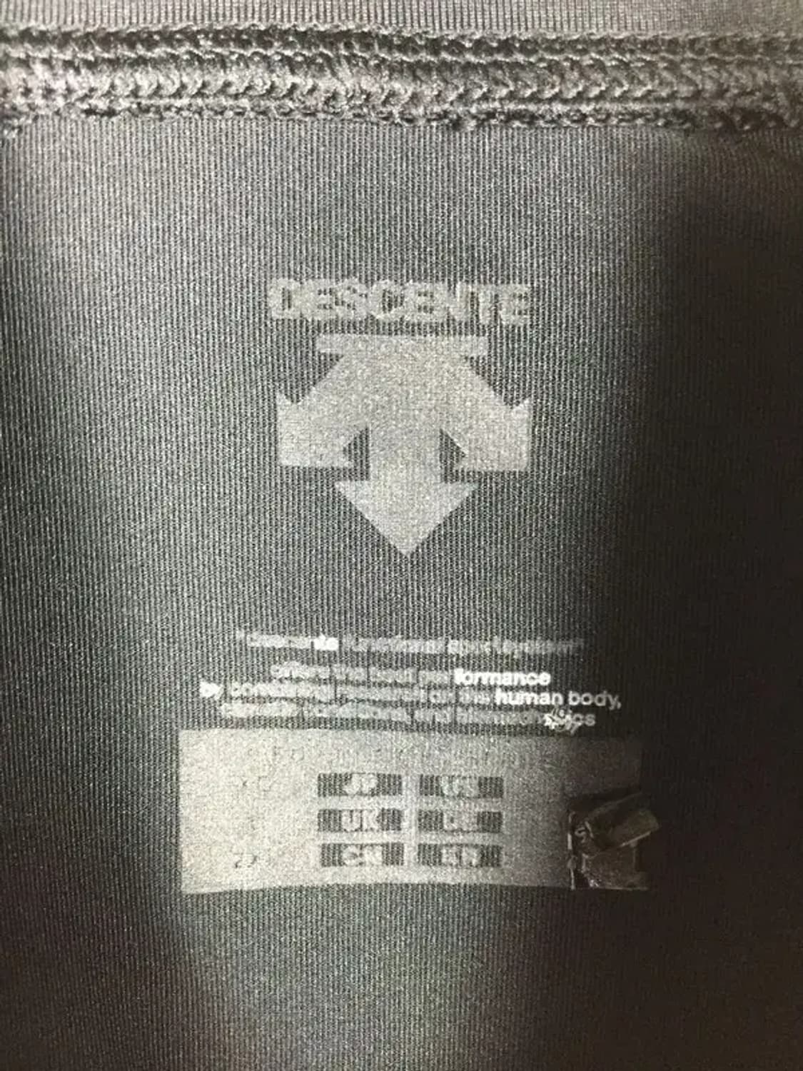 데상트 베이스볼 하프넥 나그람 언더 긴팔 티 블랙 110 2100178 상품이미지7