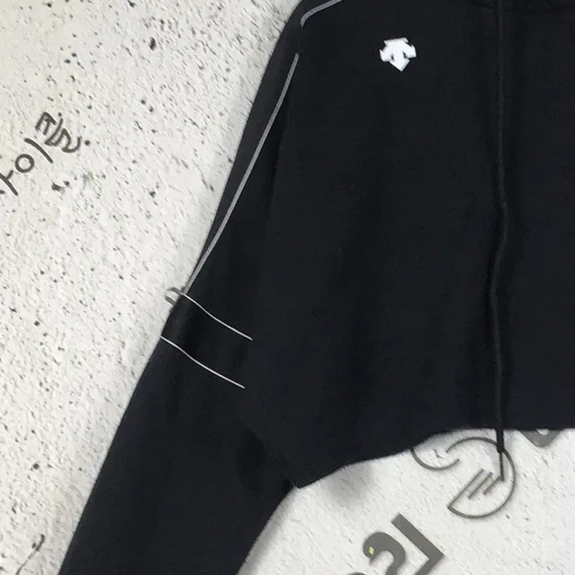 데상트 여성 오버핏 크롭 후드티 블랙 S 2300255 상품이미지5