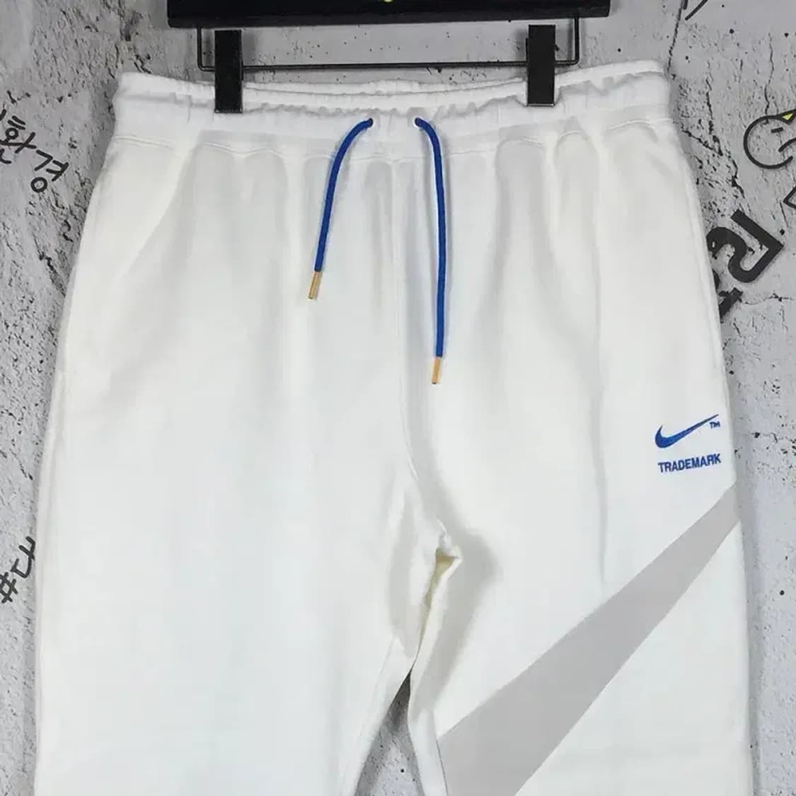 나이키 스포츠 스우시 테크 조거 운동바지 화이트 XL 4400094 상품이미지4